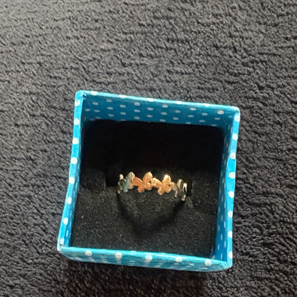 Elegant 14kt Gold Butterfly Ring